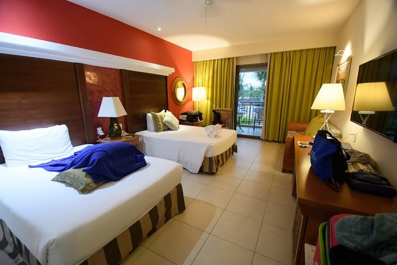 Iberostar Waves Bahia thumbnail 2