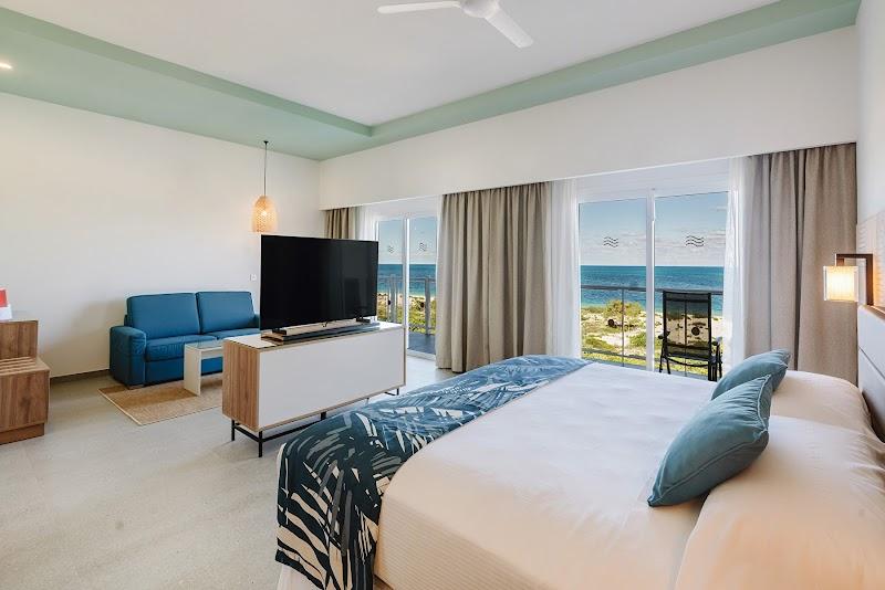 Hotel Riu Latino thumbnail 2