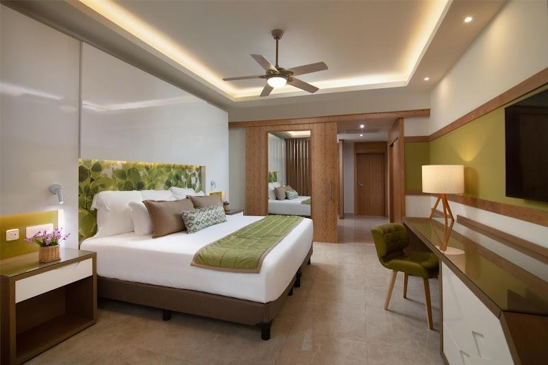 Dreams Onyx Resort & Spa thumbnail 2