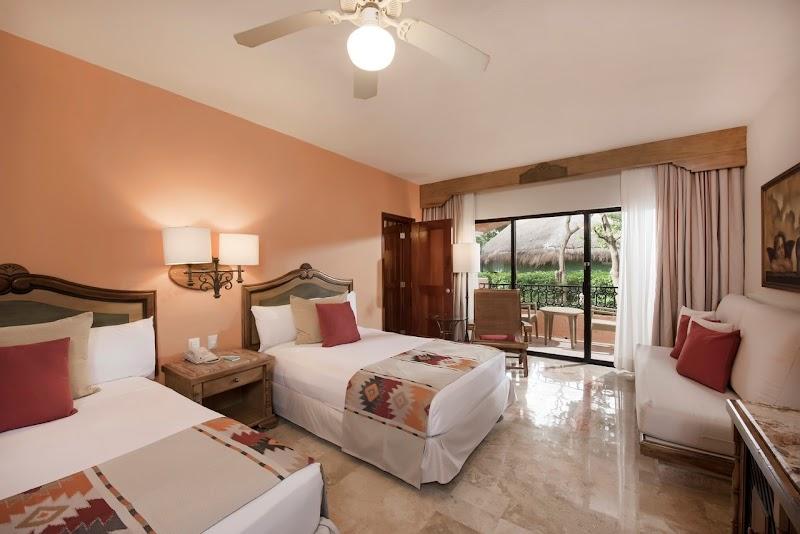 Iberostar Waves Paraiso Beach thumbnail 2