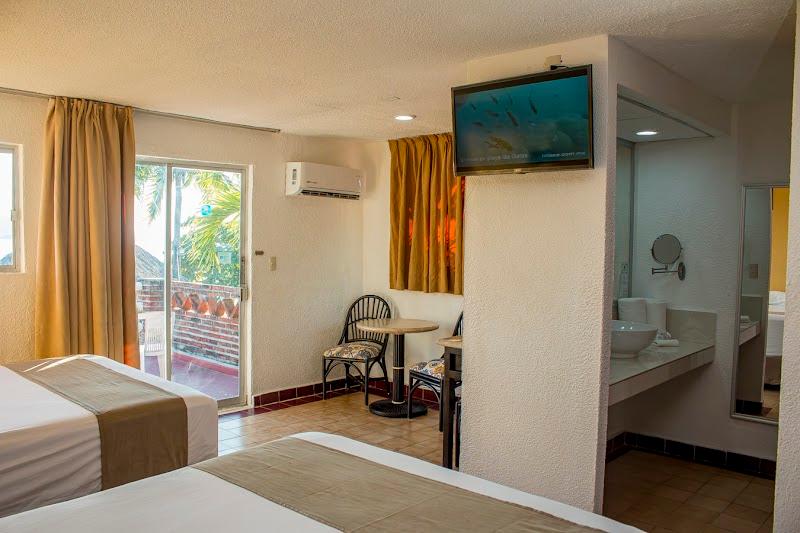 Qualton Club Ixtapa All Inclusive thumbnail 2
