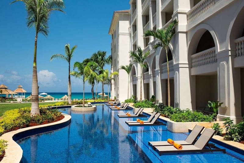Hyatt Ziva Rose Hall 1