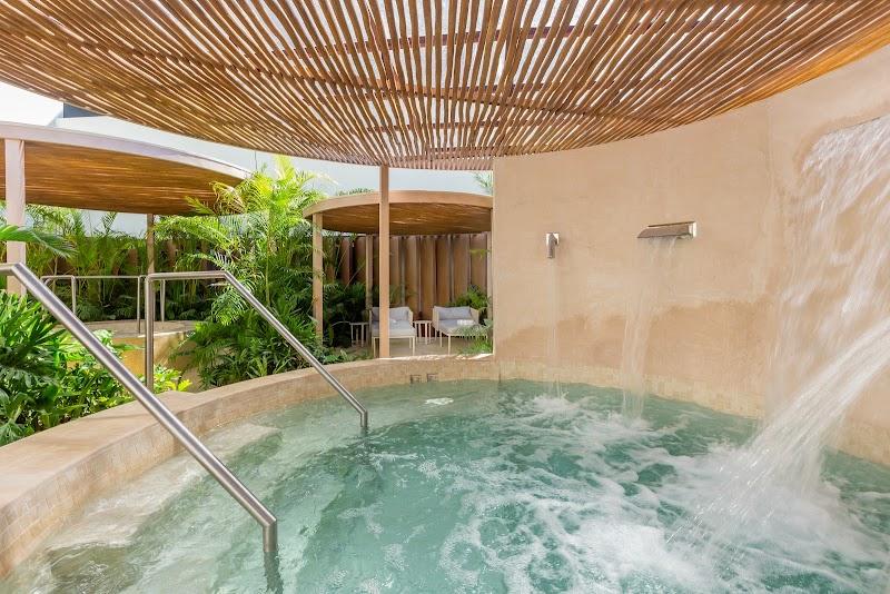 Hilton Cancun Mar Caribe All-Inclusive Resort thumbnail 3