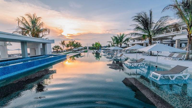 Oceana Resort + Conventions 1