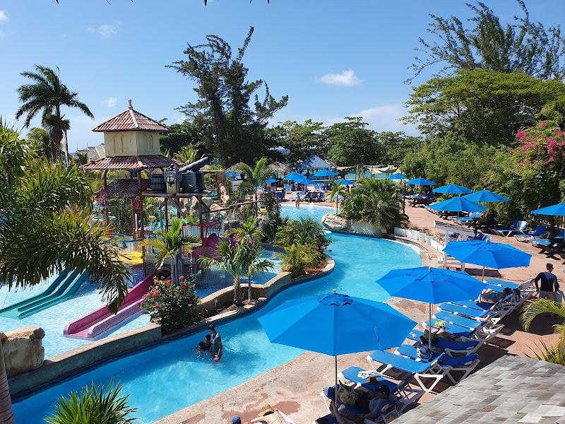 Jewel Runaway Bay Beach Resort & Waterpark 1