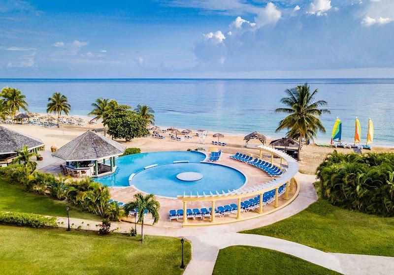 Jewel Runaway Bay Beach Resort & Waterpark thumbnail 3