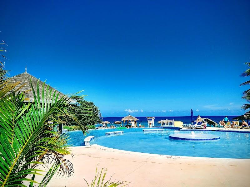 Jewel Runaway Bay Beach Resort & Waterpark thumbnail 5