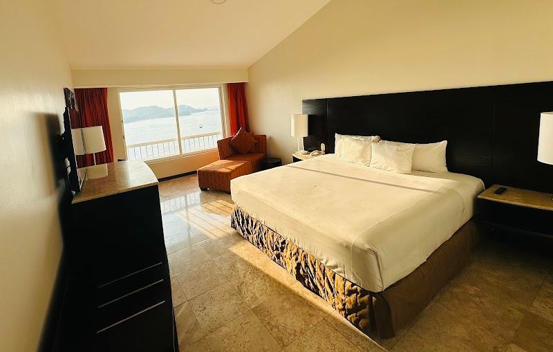 Azul Ixtapa Hotels Beach Resort & Convention Center thumbnail 2