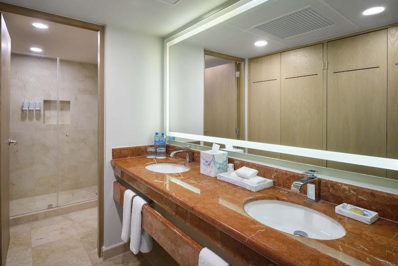 Wyndham Grand Cancun All Inclusive Resort & Villas thumbnail 4