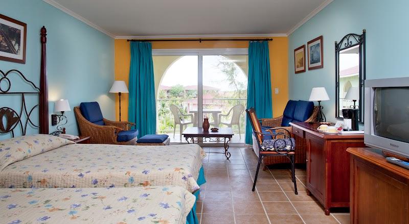Memories Caribe Beach Resort thumbnail 2