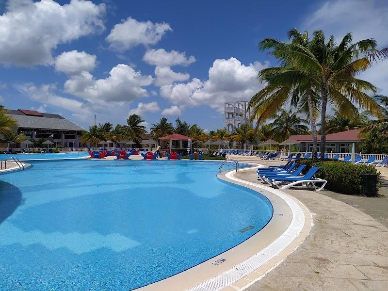 Memories Caribe Beach Resort thumbnail 3