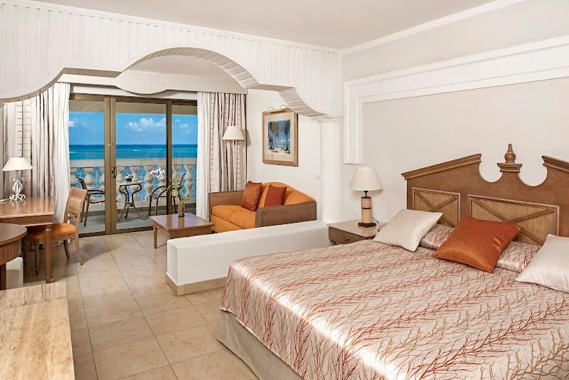Iberostar Waves Rose Hall Beach thumbnail 2