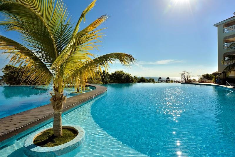 Iberostar Waves Rose Hall Beach thumbnail 3