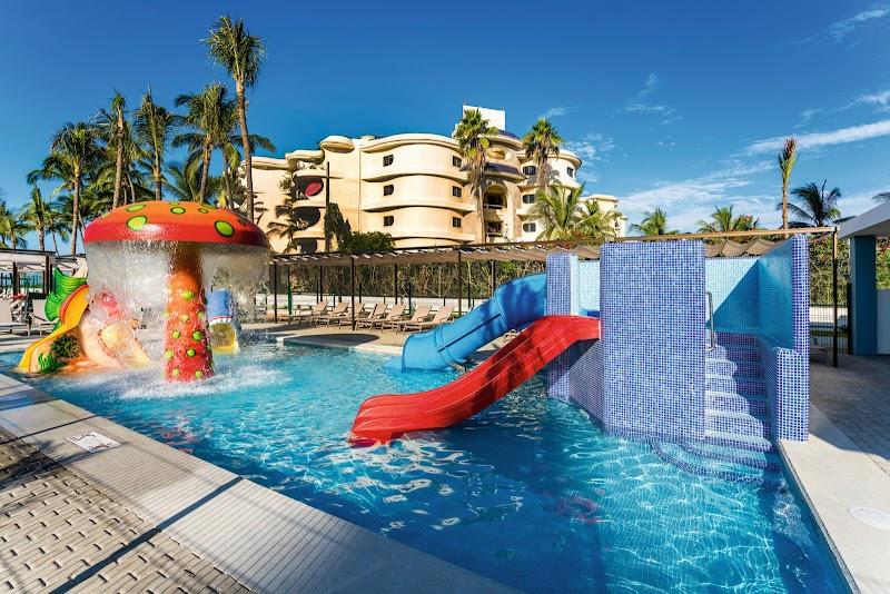 Hotel Riu Vallarta thumbnail 3