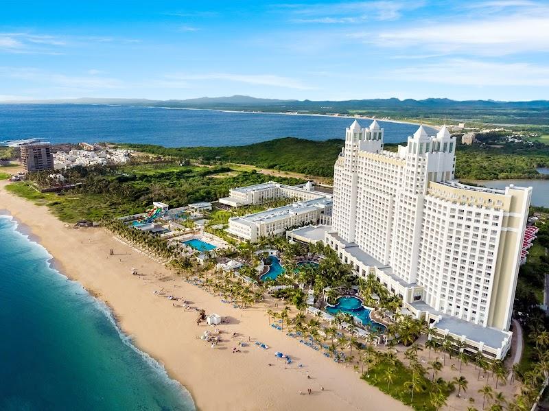 Hotel Riu Emerald Bay 1