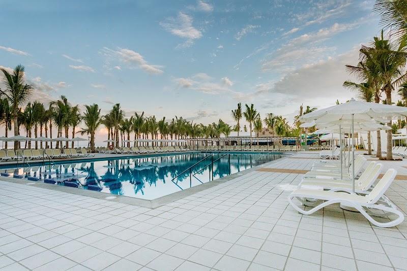 Hotel Riu Emerald Bay thumbnail 3