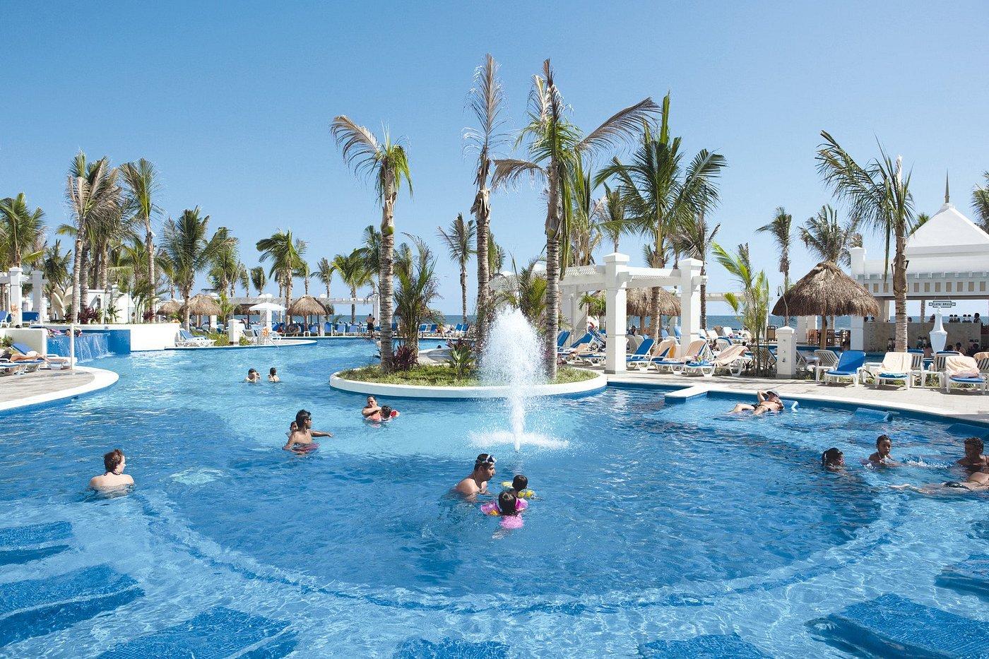 Hotel Riu Emerald Bay thumbnail 5