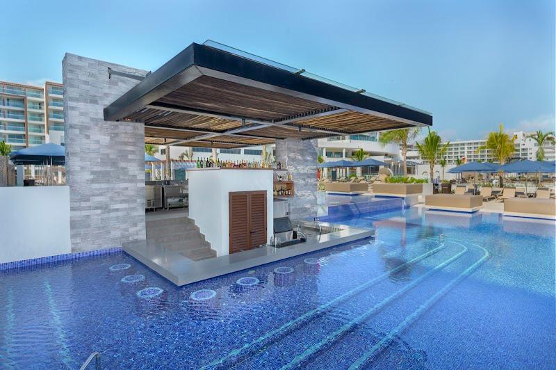 Royalton Splash Riviera Cancun, An Autograph Collection All-Inclusive Resort thumbnail 3