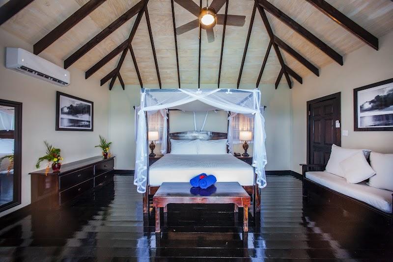 COCOS Hotel Antigua thumbnail 2