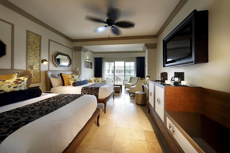 Grand Palladium Lady Hamilton Resort & Spa thumbnail 2
