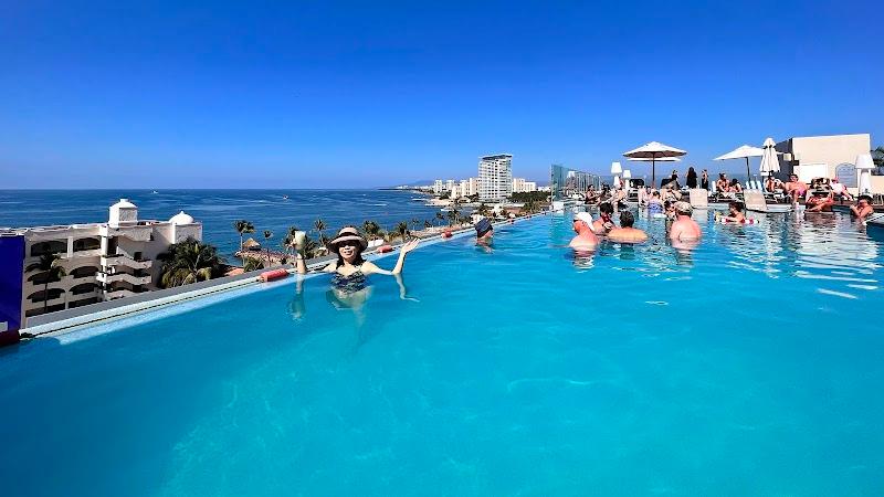 Crown Paradise Golden Puerto Vallarta thumbnail 3