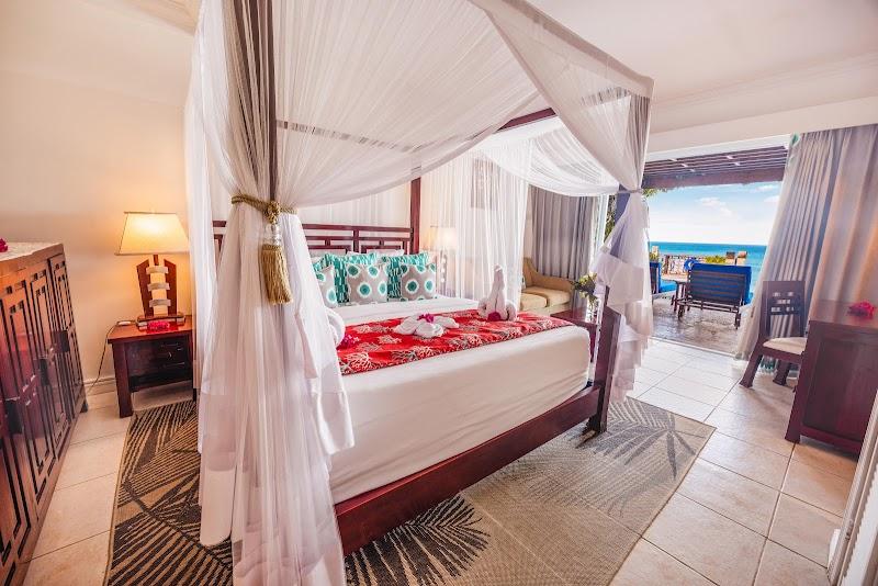 Calabash Cove Resort and Spa thumbnail 2