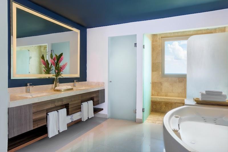 Dreams Puerto Morelos Resort & Spa thumbnail 4