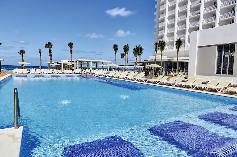 Hotel Riu Palace Paradise Island 1