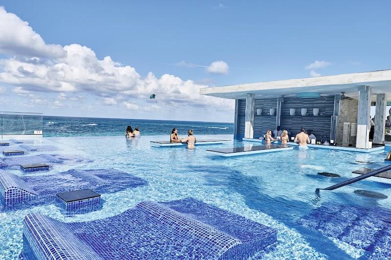 Hotel Riu Palace Paradise Island thumbnail 3