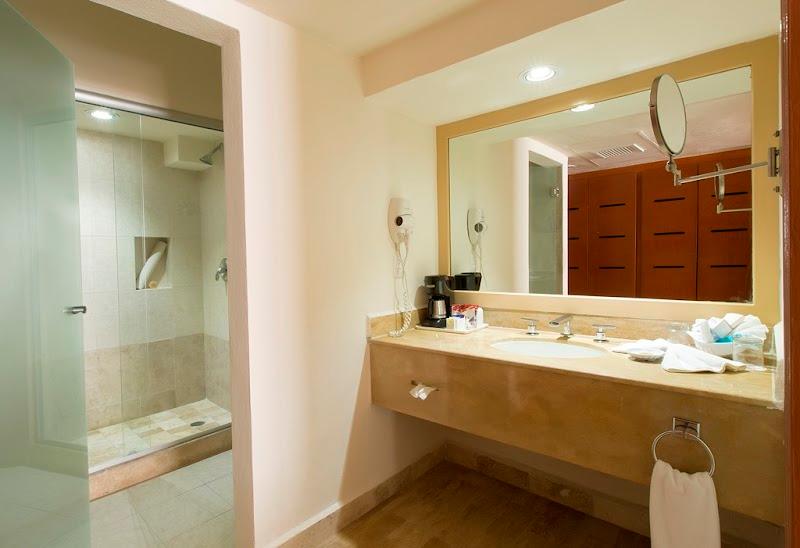 Golden Parnassus All Inclusive Resort & Spa Cancun thumbnail 4