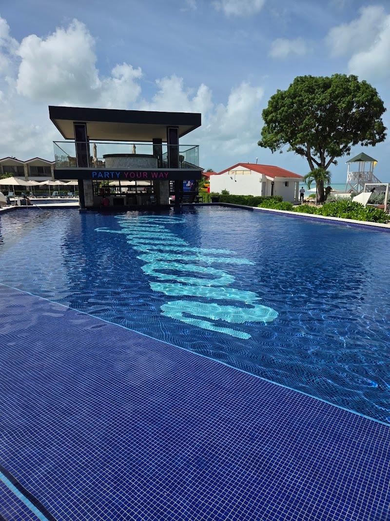 Royalton CHIC Antigua, An Autograph Collection All-Inclusive Resort - Adults Only thumbnail 3