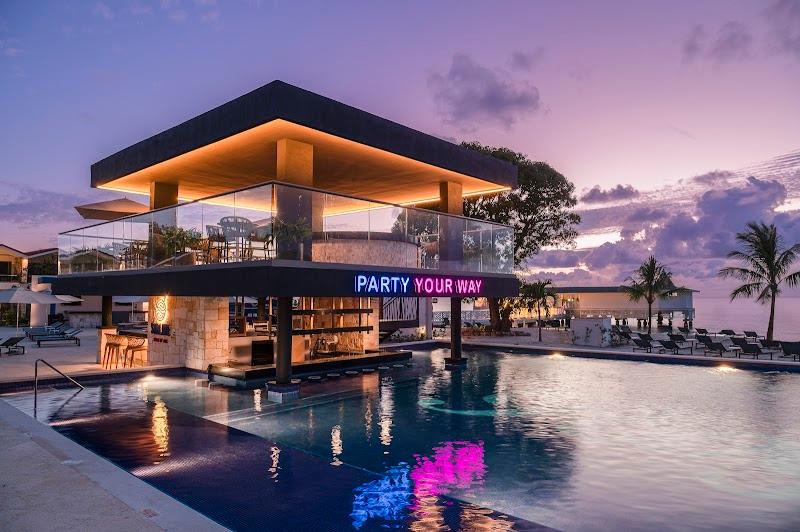 Royalton CHIC Antigua, An Autograph Collection All-Inclusive Resort - Adults Only thumbnail 5