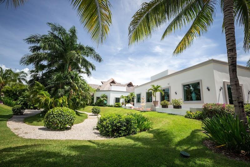 BlueBay Grand Esmeralda 1