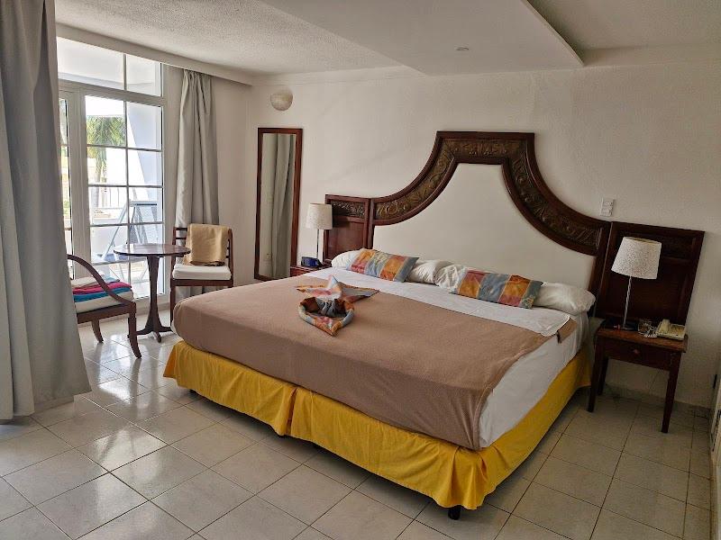 Hotel Los Cactus thumbnail 2