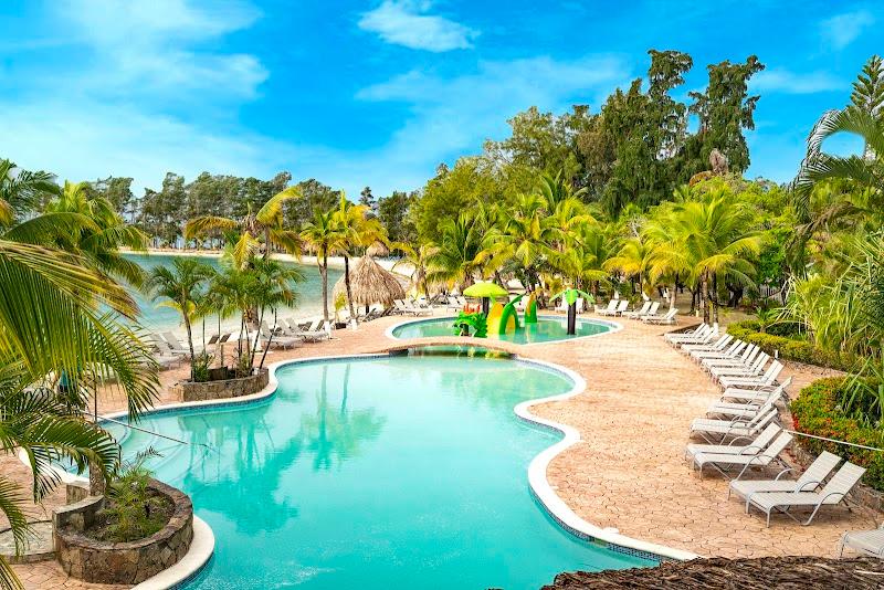 Fantasy Island Beach Resort Dive And Marina thumbnail 3