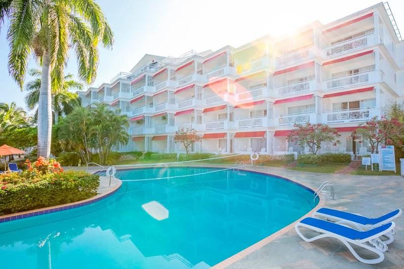 Grand Decameron Montego Beach, A Trademark All-Inclusive Resort 1