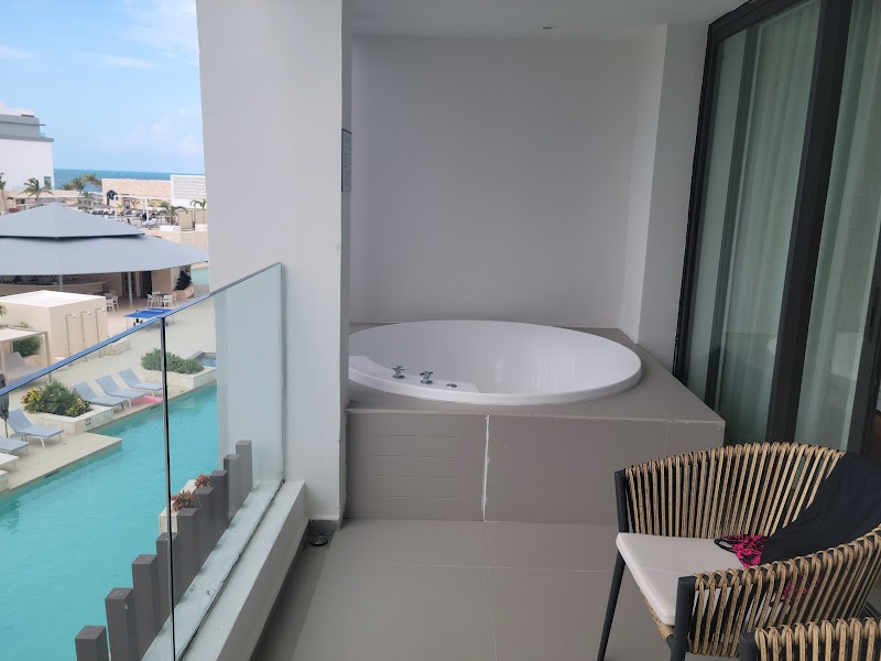 Majestic Elegance Costa Mujeres thumbnail 4