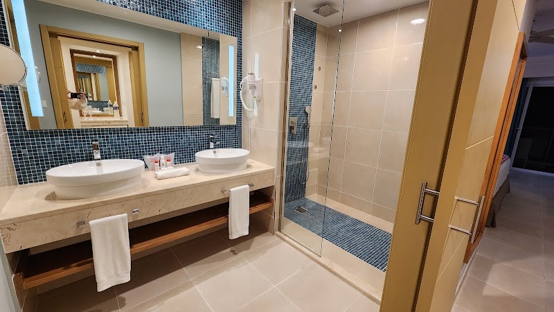 Gran Muthu Almirante Beach Hotel thumbnail 4