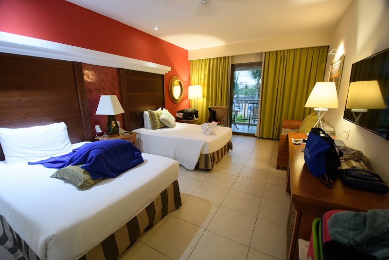 Iberostar Waves Bahia thumbnail 2