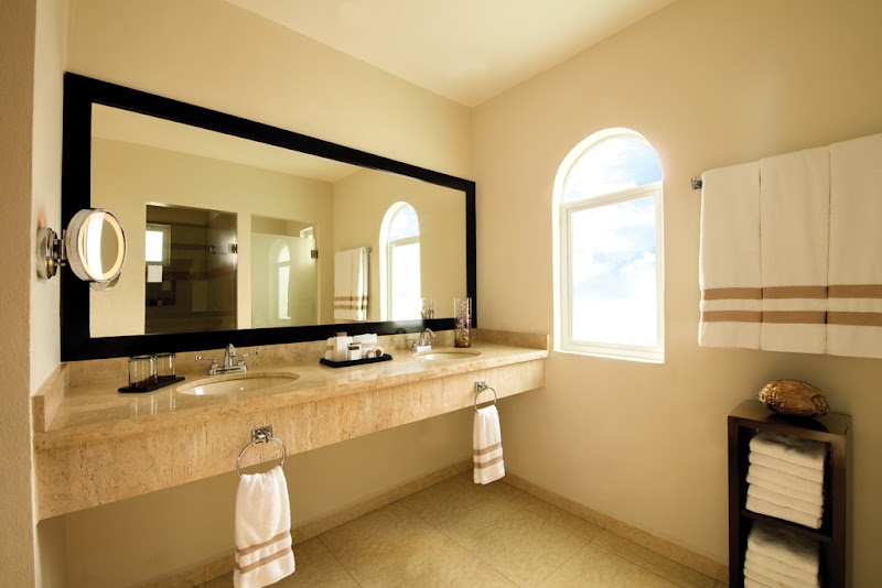 Hidden Beach Au Naturel Resort thumbnail 4