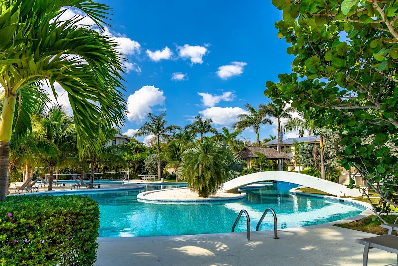 The Cliff Hotel thumbnail 3