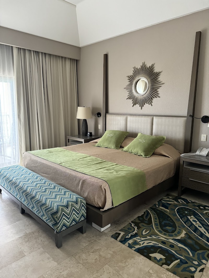 The Royal Sands All Suites Resort & Spa thumbnail 2