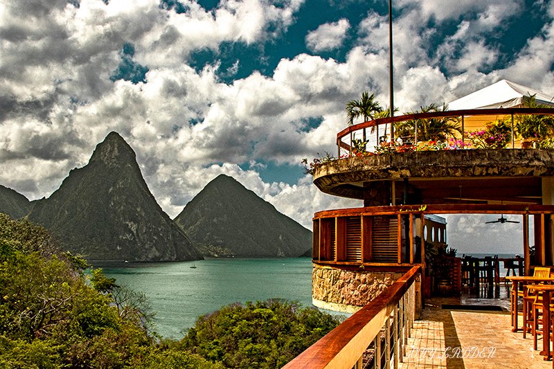 Jade Mountain Resort