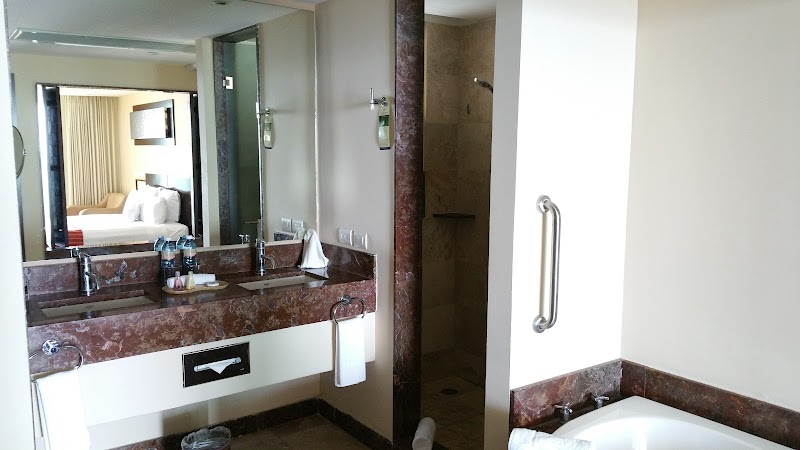 Sunset Plaza Beach Resort thumbnail 4