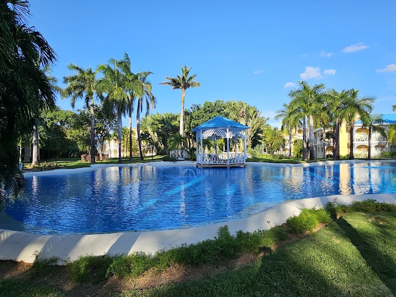 Royal Hideaway Playacar thumbnail 3