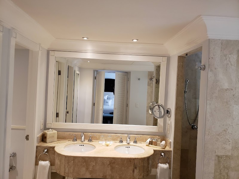 Royal Hideaway Playacar thumbnail 4