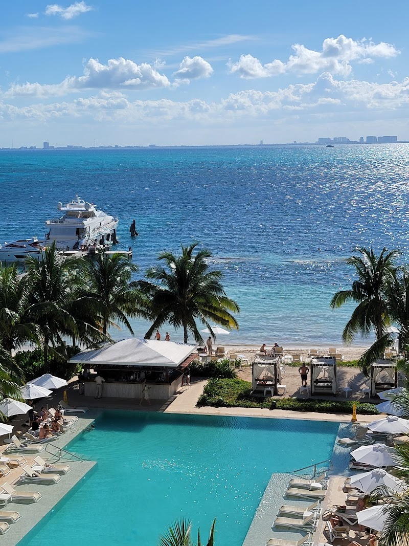 Izla Hotel thumbnail 3