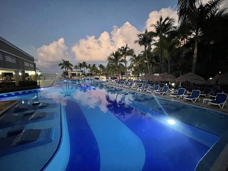 Hotel Riu Palace Peninsula thumbnail 3