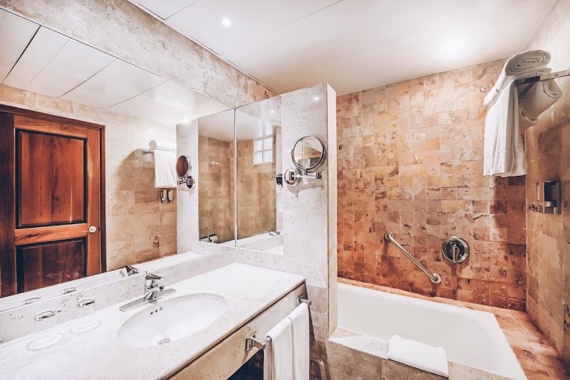 Iberostar Waves Paraiso Beach thumbnail 4