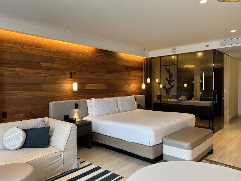 Hilton Cancun, an All-Inclusive Resort thumbnail 2